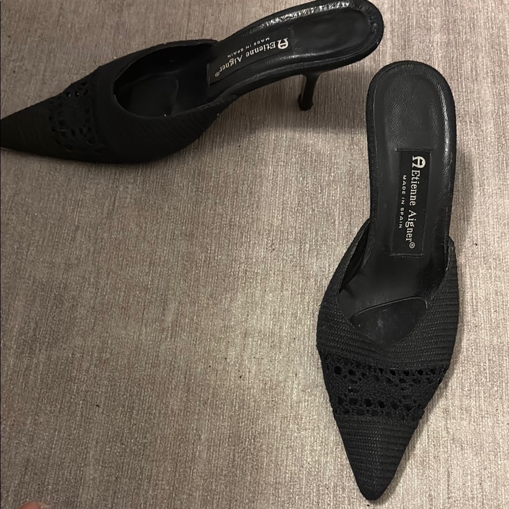 Pointed  toe kitten heel mules